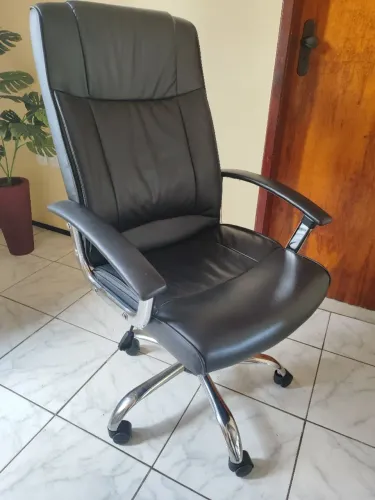 Cadeira de escritório semi novo