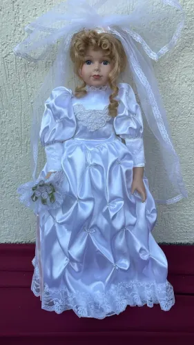 Boneca de porcelana