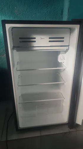 Frigobar Midea 93l com congelador