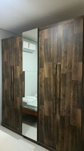 Guarda-roupa casal