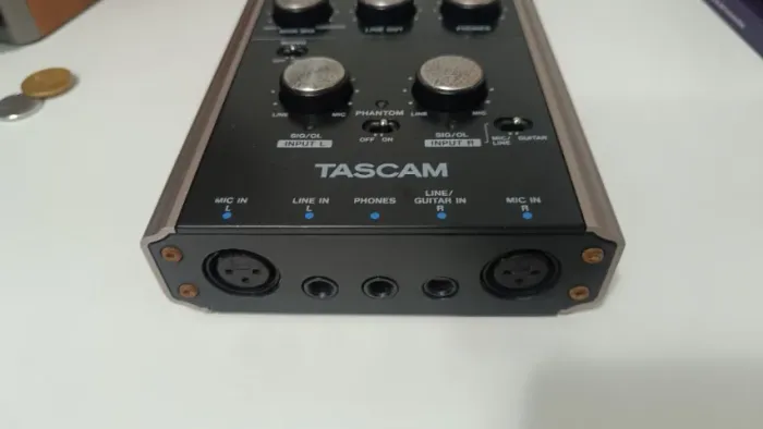 Interface de Áudio TASCAM US 144 MKII