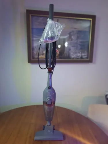 Aspirador de pó Eletrolux vertical - 127V