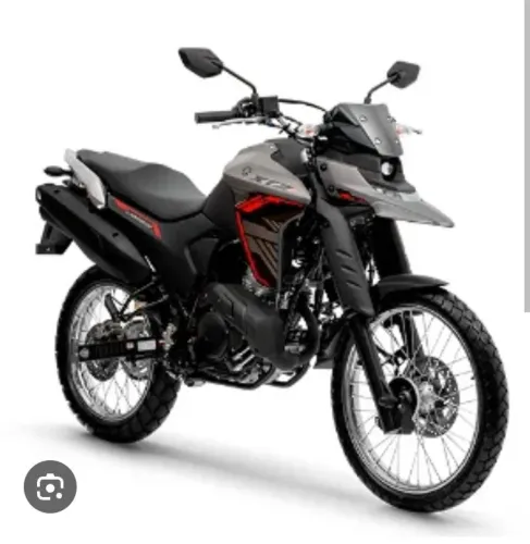 Vende se Lander 2025, com apenas 2.700 km rodado.