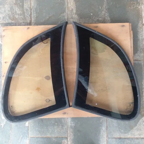 Par de vidro lateral Corsa Wind 98/99