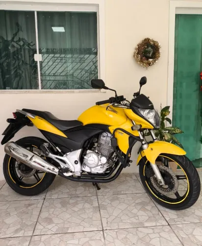 CB 300r  2013 apenas 31mil km Toda boa 