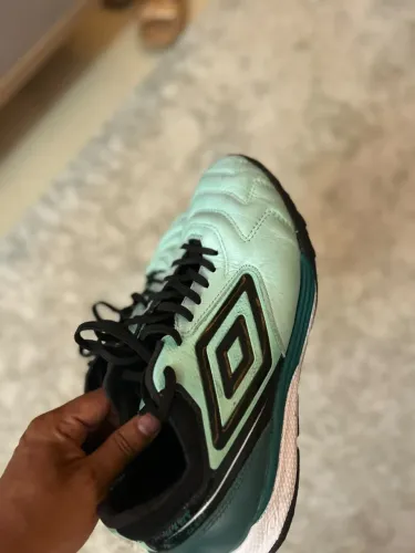 Chuteira society adamante pro umbro