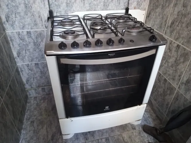Fogão Electrolux 5 Bocas a Gás com Forno | Funcionando | Vista Alegre RJ