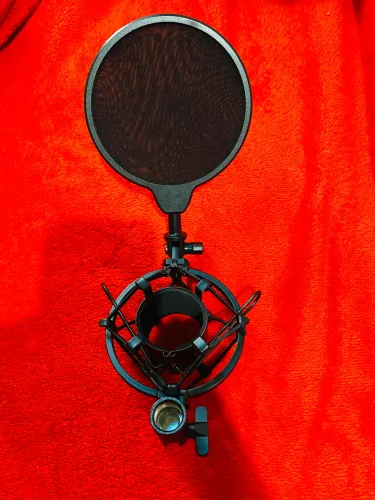 Suporte Aranha pra Microfone Condense Shock Mount Com Pop Filtro Smpf-01 Saty Cor Preto