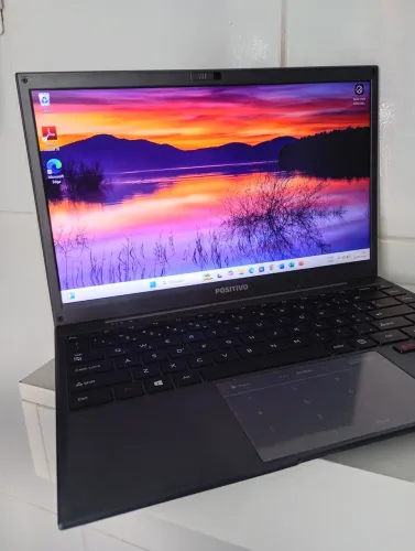 Notebook positivo com Garantia de 3 meses! Processador Celeron, ótimo para o estudo.