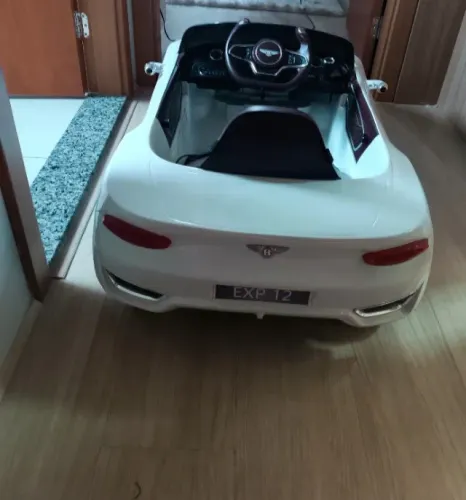 Carro elétrico infantil 