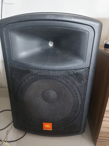 Vendo Caixa JBL modelo js151A  funcionando perfeitamente 