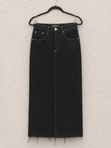 Saia jeans lança perfume