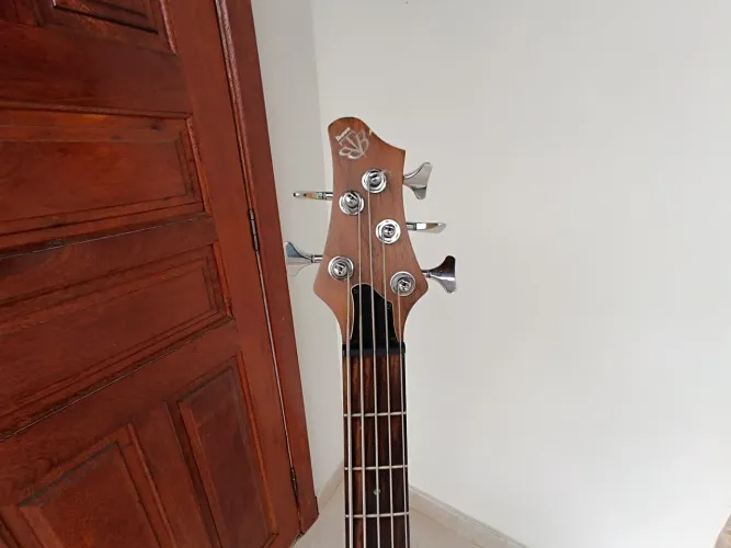 Baixo Ibanez BTB675