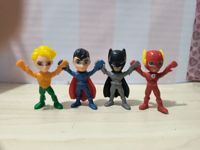 Liga da justiça Kinder ovo