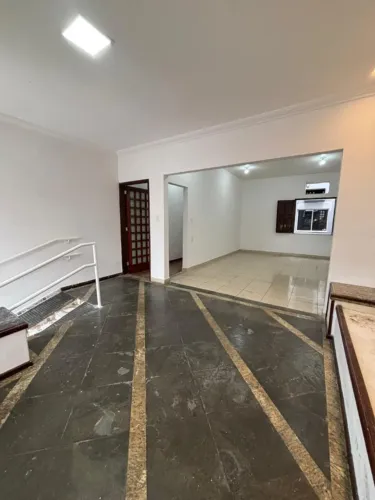Alugo Casa comercial com 04 ambientes e rampa de acessibilidadde no Centro