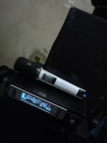 Microfone sennheiser EW 135G4 um bastão