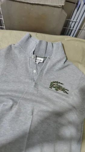 Pólo Lacoste Monograma