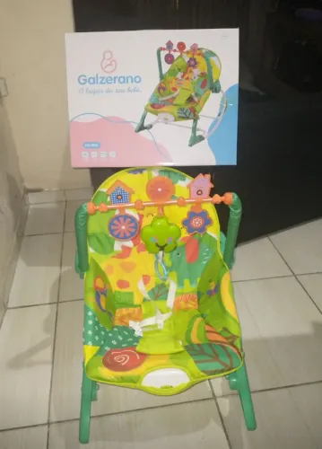 Cadeira Nova De Descanso Nino Galzerano Com 03 Brinquedos Interativos Sendo 01 Musical 