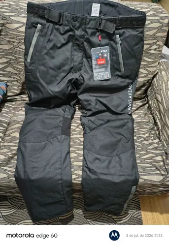 vendo calça LS2 nova sem uso com a etiqueta