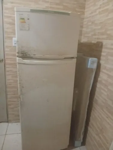 Vendo uma geladeira 