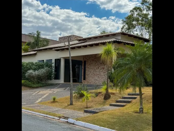 Casa de condomínio para venda possui 211 metros quadrados com 3 quartos