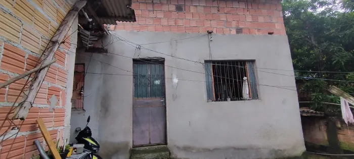 Vendo casa recém reformada 