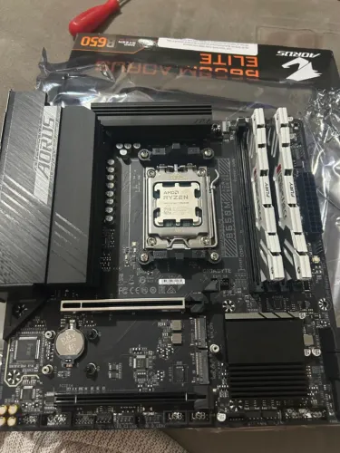 ryzen 7 7800x3d, b650m aorus elite, 32gb hyperx 6800mhz