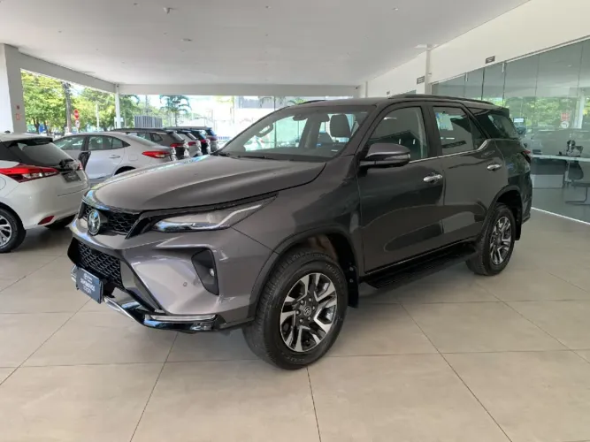 Toyota Hilux SW4 SRX Plat. 4X4 2.8 TB Die. Aut. 2024