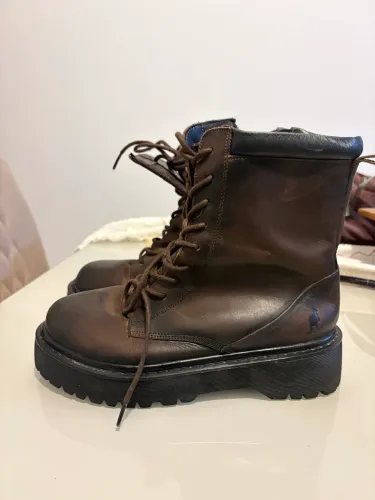Bota sidewalk