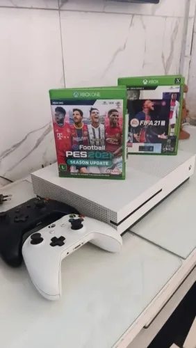 Xbox one S + 2 controles originais + 2 jogos mídia fisica