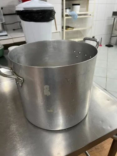 02 Caldeirão de 30 litros