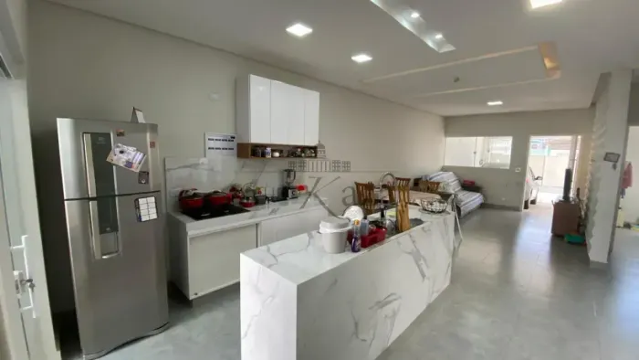 Oportunidade - Casa Padrão - Vila Branca - Jacareí - 3 Dormitórios - 140m².