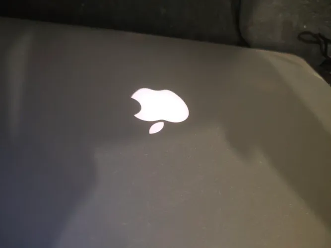 MacBook Pro 2015 com sistema windows