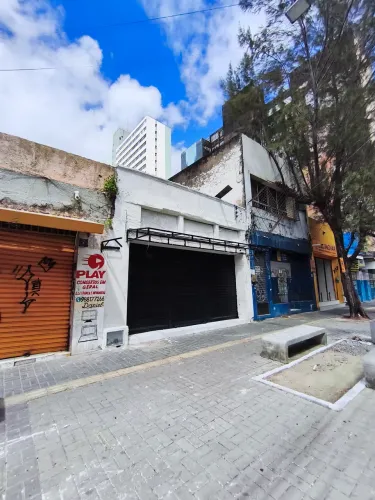 Loja para locação no Centro de Fortaleza com 146m², ampla área térrea e mezanino funcional