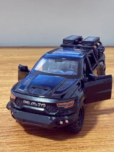 Miniatura 1:32 Metal Dodge RAM