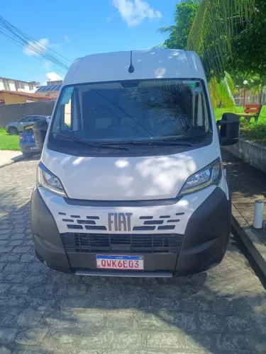 Van 17 lugares 2026 disponível para locação