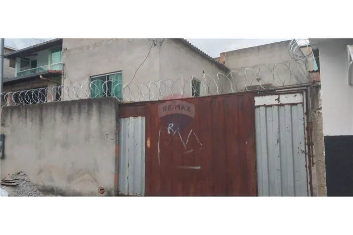 Casa com 02 quartos e garagem para 02 carros no bairro Lagoa