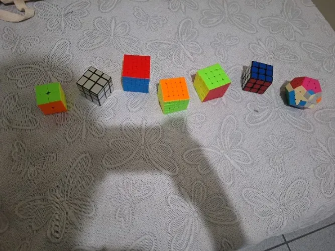 Vendo coleção de cubos mágicos