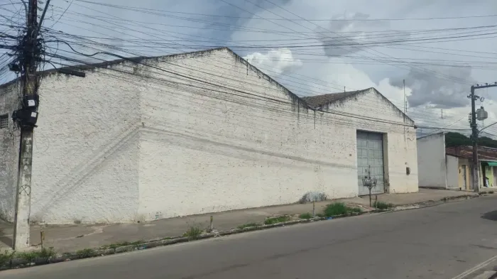 Imóvel para aluguel tem 900 metros quadrados em Brasília - Arapiraca - AL