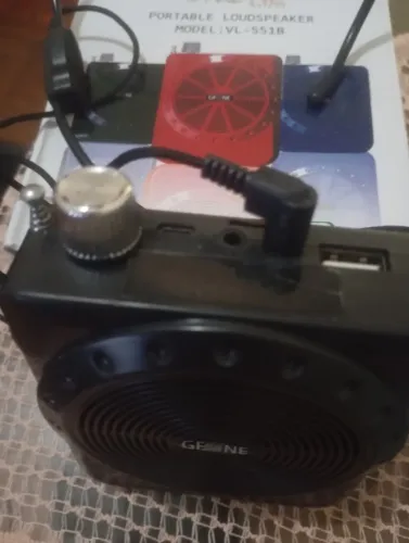 Caixa de som e microfone