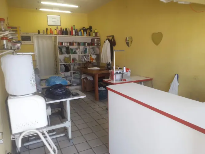 PRECISO DE COSTUREIRA URGENTE PARA CONSERTOS E REFORMAS.