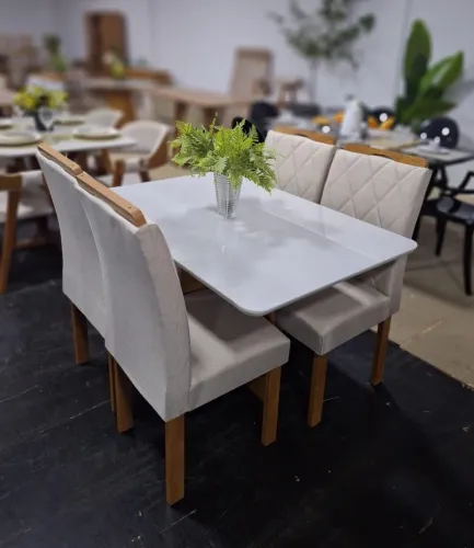 Conjunto Mesa de Jantar com 4 Cadeiras 