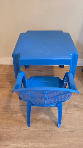 Mesa infantil azul