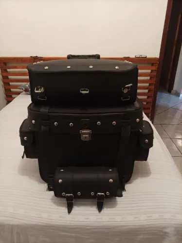 Alforjes e baú traseiro