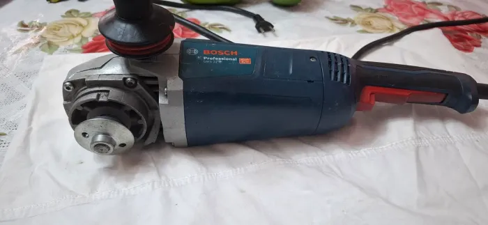 Esmerilhadeira Angular Bosch Professional GWS 22-G (180 mm / 2200W)