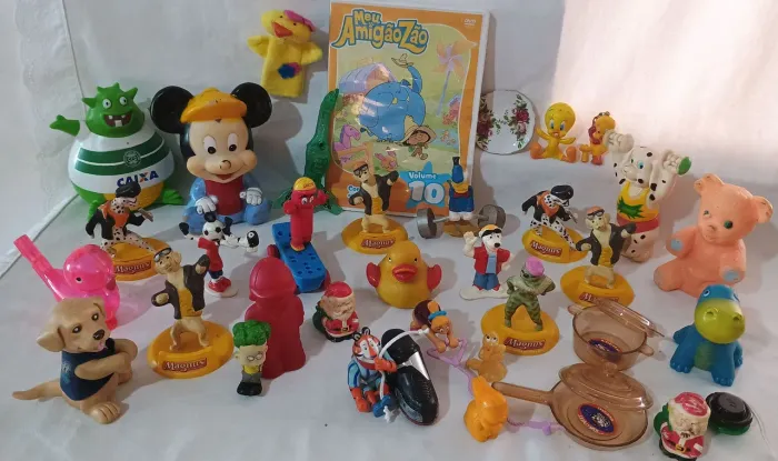 Lote com várias miniaturas, algumas são bem antigas