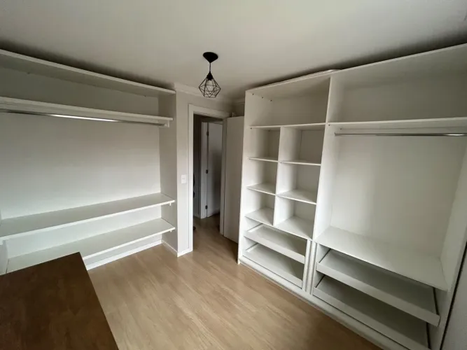Aluga-se Sobrado 3 quartos em condomínio fechado