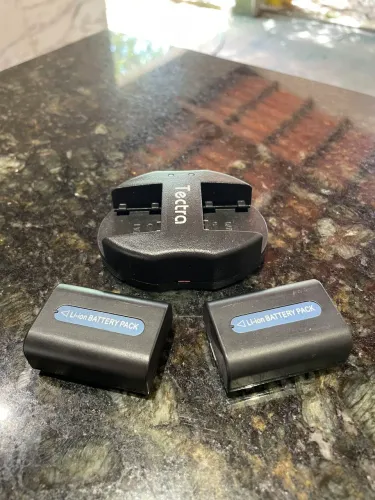 Kit 2 Baterias Sony NP-FH50 2000mAh + Carregador Duplo USB