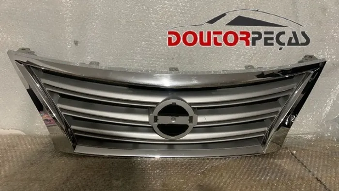 Grade Frontal Nissan Versa 2013 c/det #2
