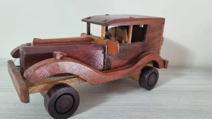 Carro colecionável artesanal clássico de 1920, de madeira